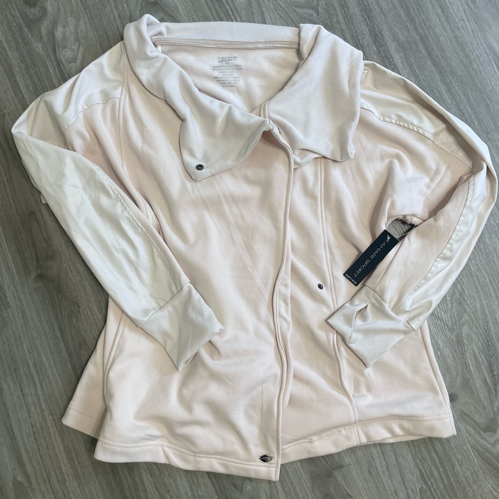 🌺 3 for $20! Tahari sport cream coat